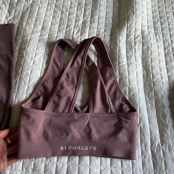 XS Alphalete Amplify sports bra / PURPLE DOVE - Picture 3 of 8